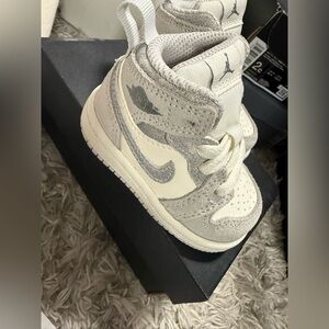Jordan Kids Sneakers - Cream and Gray